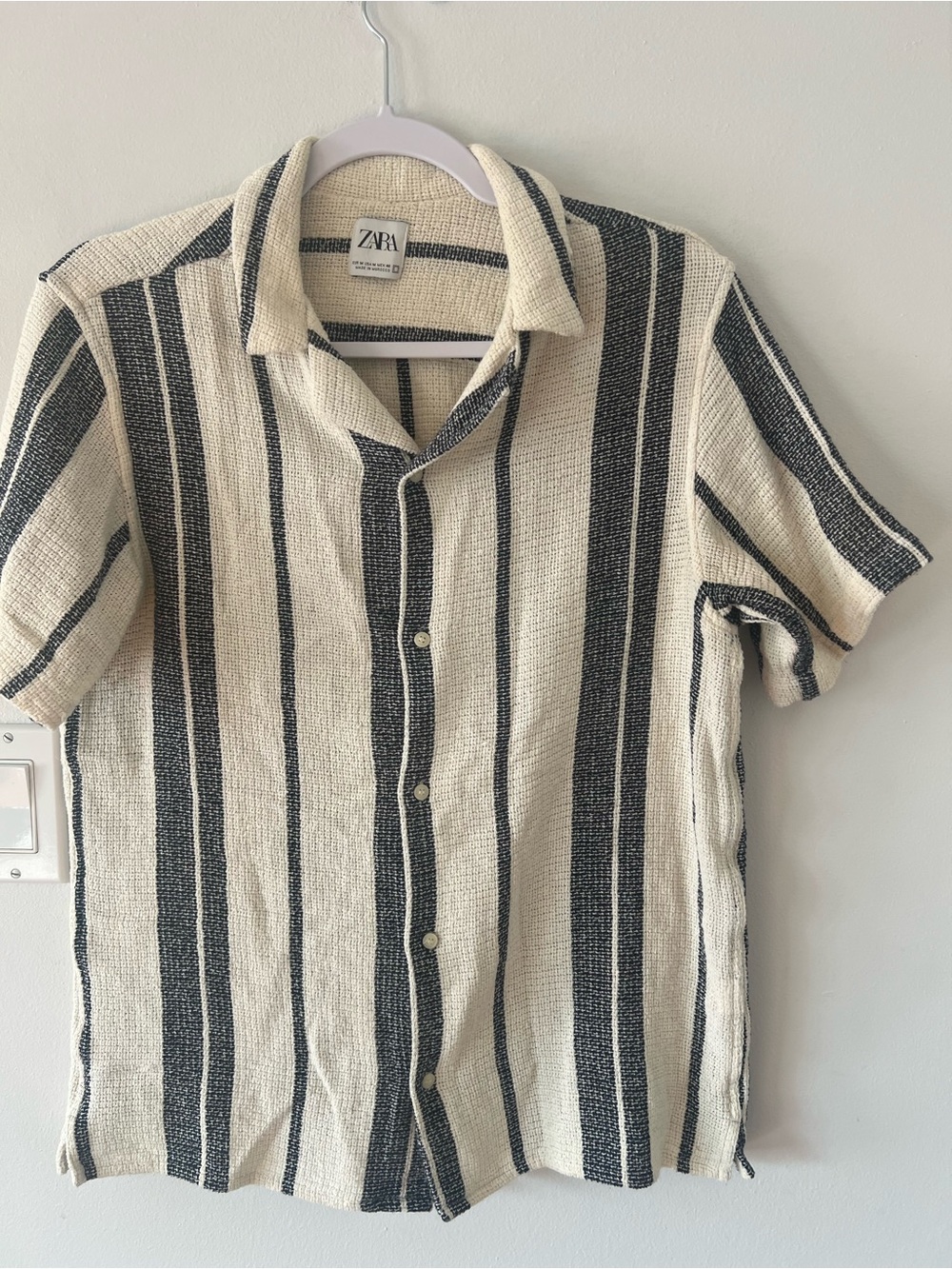 Zara Men’s Medium M Short Sleeve Stripe Shirt in Cream and Black